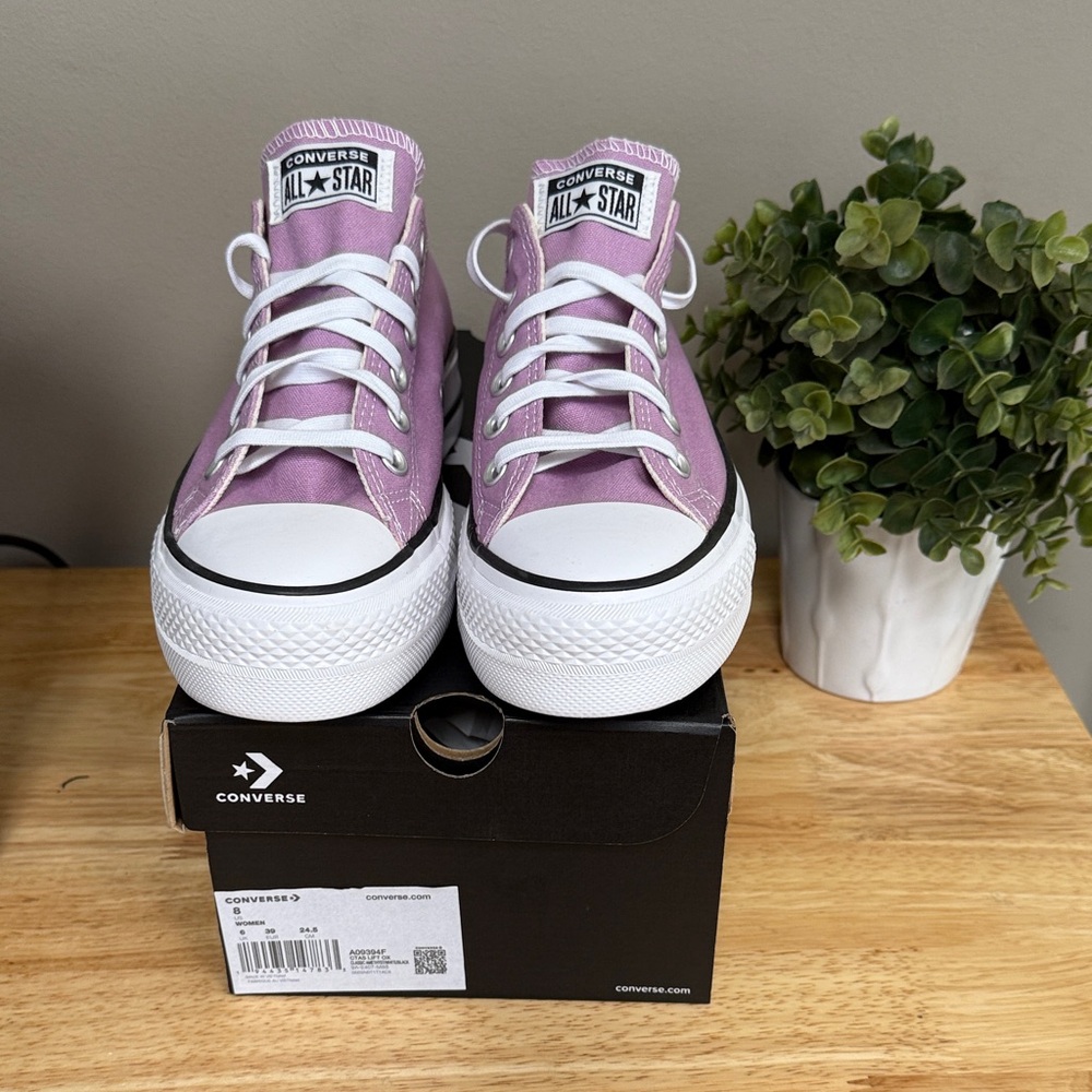 Converse Low Top Sneakers Lavender Canvas - Picture 2 of 6